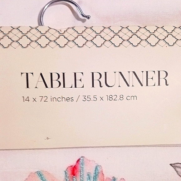 Floral 💐 Embroidered White Table Runner - Picture 15 of 16
